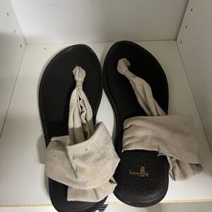 Sanuk Women’s Black Footbed Sandals with Beige Fabric Wraps